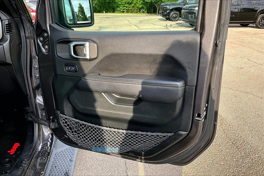 Used 2021 Jeep Wrangler Unlimited Sahara AWD/4WD image 22