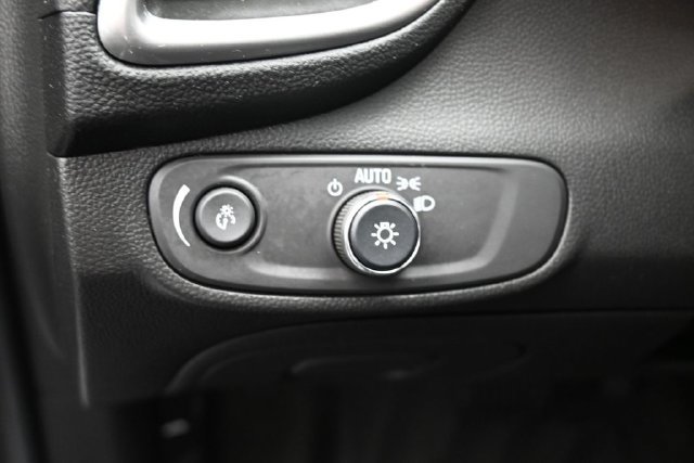 Used 2021 Chevrolet Trax LT w/ LT Convenience Package FWD image 21