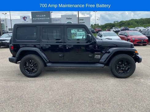 Used 2022 Jeep Wrangler Unlimited Sahara w/ Cold Weather Group AWD/4WD image 7