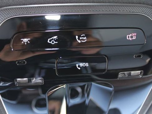 Used 2025 Mercedes-Benz GLC 300 image 34