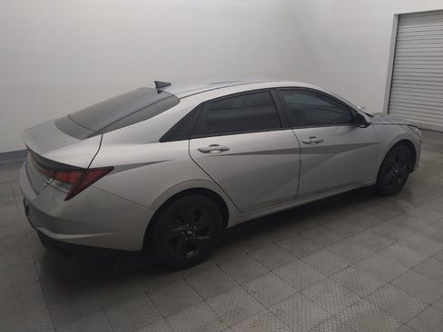 Used 2022 Hyundai Elantra SEL w/ Convenience Package FWD image 10