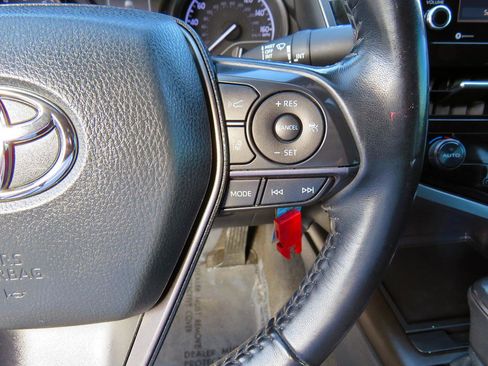 Used 2022 Toyota Camry SE w/ Carpet Mat Package (TMS) image 27