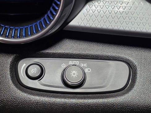 Used 2024 Chevrolet Trax LT w/ Sunroof Package image 34