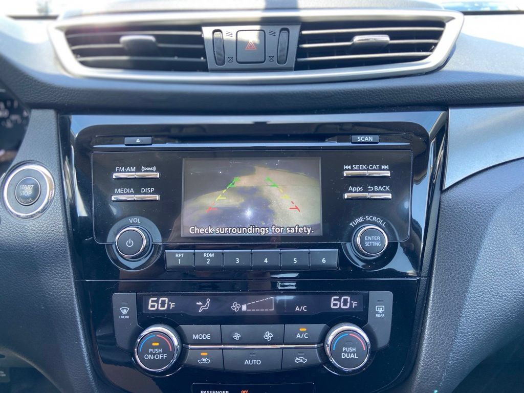 Used 2016 Nissan Rogue SV FWD image 27