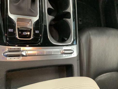 Certified 2023 Kia Carnival SX FWD image 17
