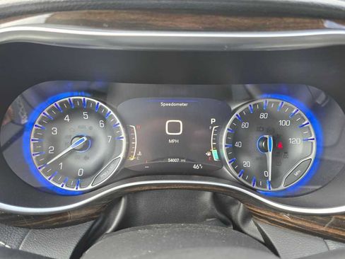 Used 2024 Chrysler Pacifica Limited image 21