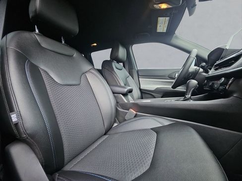 Certified 2025 Jeep Compass Latitude image 30