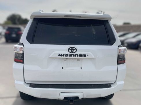 Used 2015 Toyota 4Runner SR5 image 7