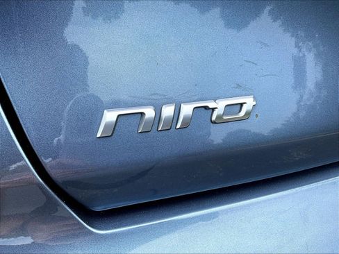 Used 2022 Kia Niro EX Premium FWD image 24