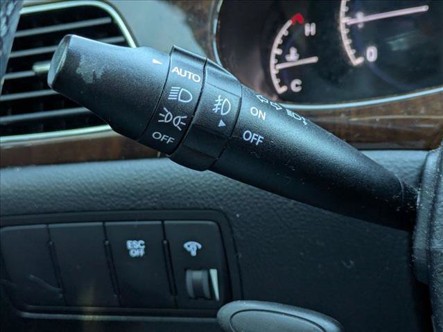 Used 2011 Hyundai Genesis 3.8 RWD image 7