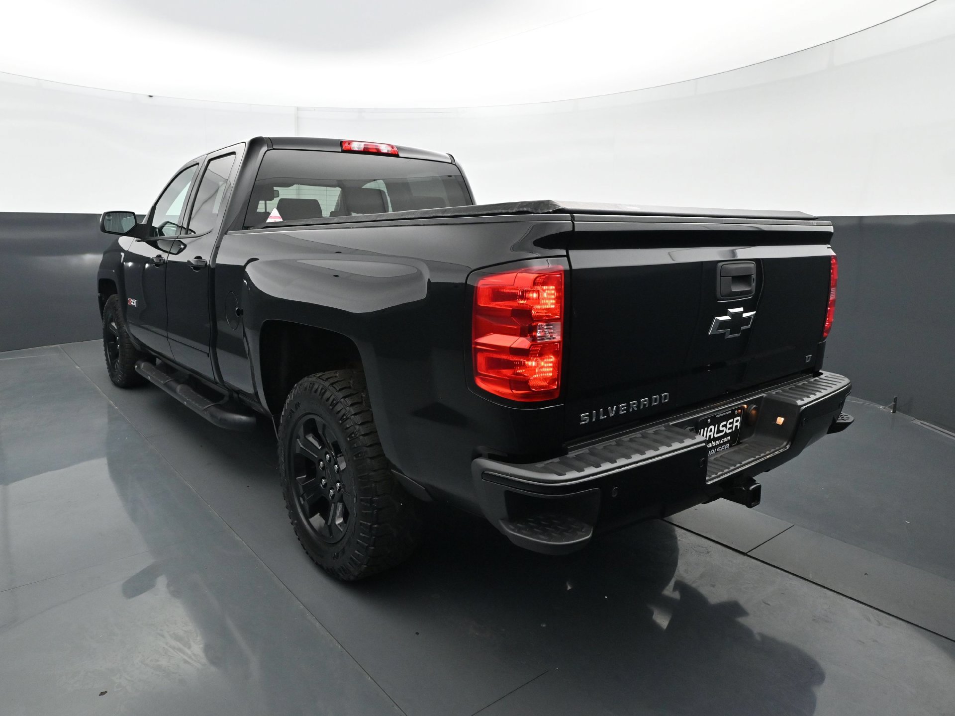 Used 2018 Chevrolet Silverado 1500 LT w/ Midnight Edition AWD/4WD image 4