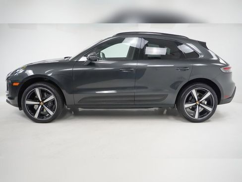 Used 2025 Porsche Macan image 2