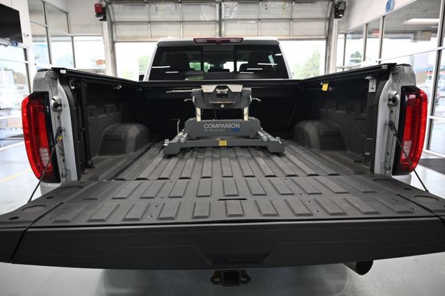 Used 2023 GMC Sierra 2500 Denali AWD/4WD image 9