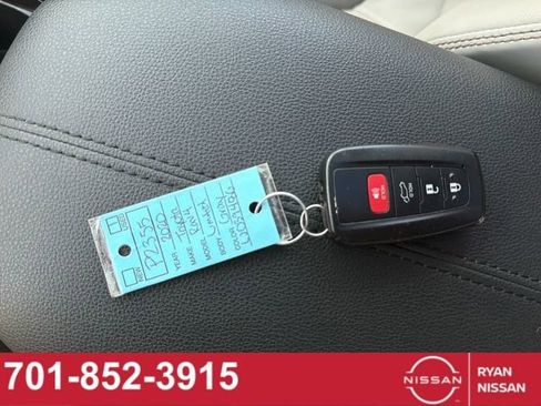 Used 2020 Toyota RAV4 Limited AWD/4WD image 15