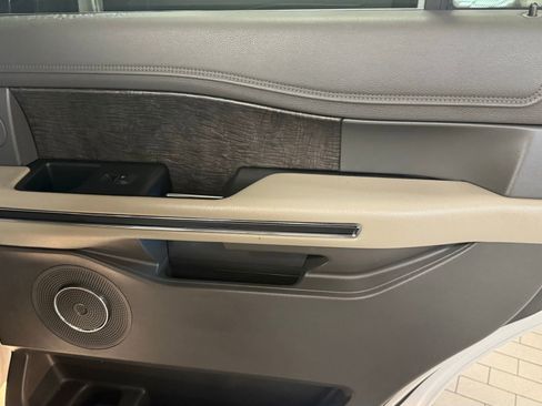 Used 2019 Ford Expedition Limited image 14