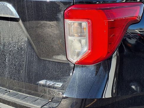 Used 2023 Ford Explorer XLT image 7