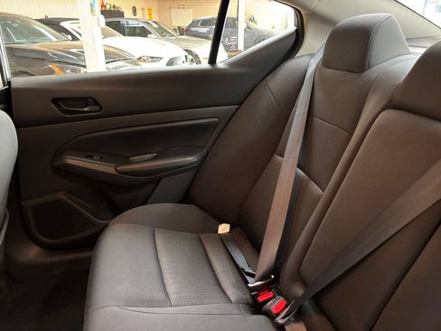 Used 2025 Nissan Altima 2.5 SV FWD image 39