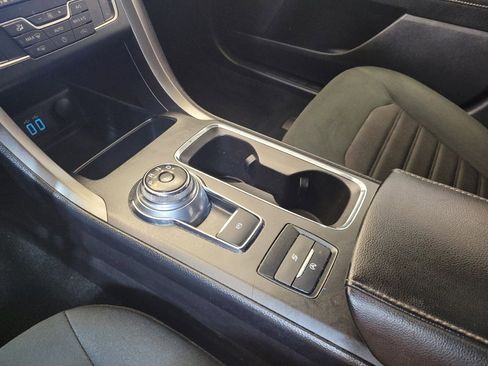 Used 2020 Ford Fusion SE image 26