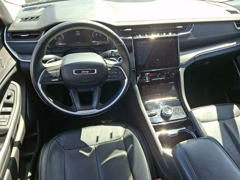 Used 2022 Jeep Grand Cherokee L Limited AWD/4WD image 2