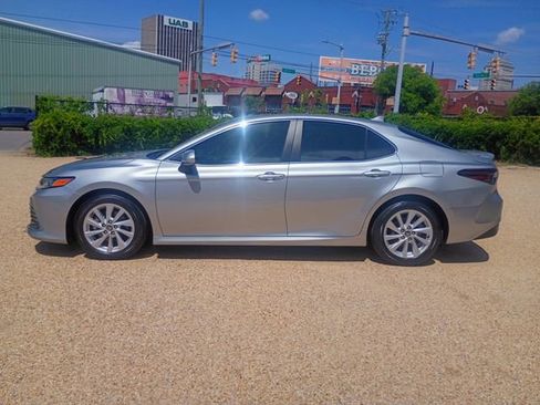 Used 2024 Toyota Camry LE w/ Convenience Package FWD image 6