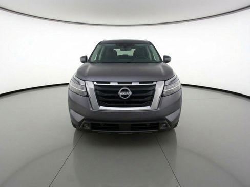 Used 2025 Nissan Pathfinder SV image 2