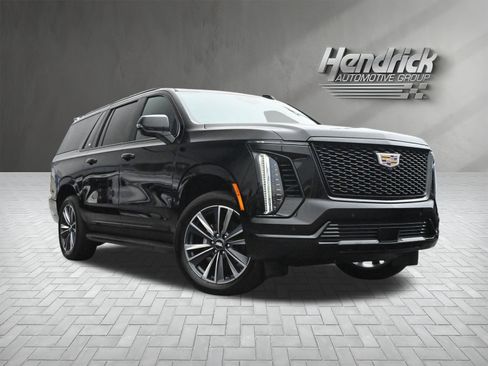 Used 2025 Cadillac Escalade ESV Sport image 2