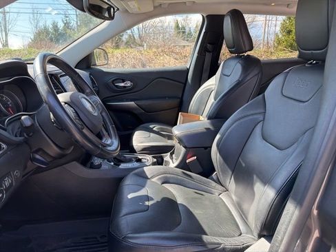 Used 2019 Jeep Cherokee Limited image 19