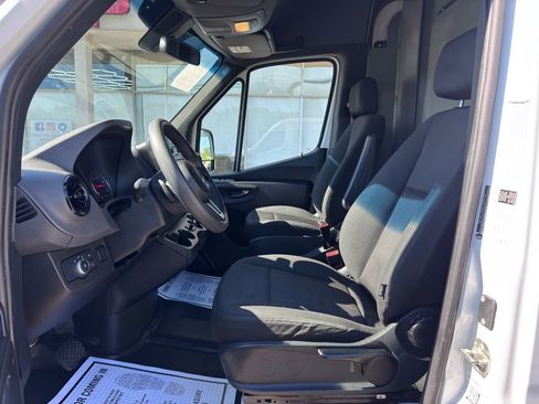 Used 2024 Mercedes-Benz Sprinter 2500 image 14