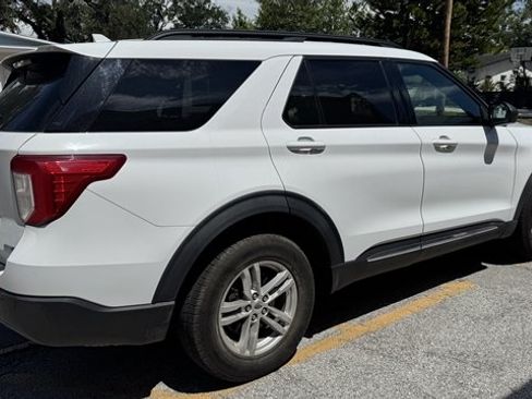 Used 2020 Ford Explorer XLT AWD/4WD image 3
