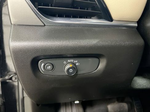 Used 2023 Chevrolet Traverse LS FWD image 18