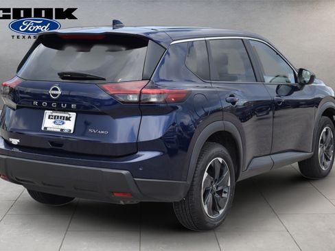 Used 2024 Nissan Rogue SV AWD/4WD image 3