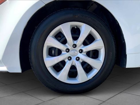 Used 2022 Toyota Corolla LE image 11