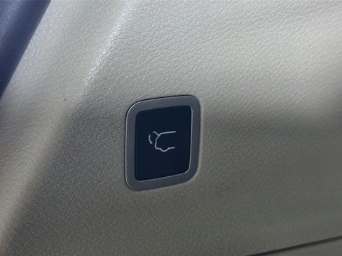 Used 2024 Chrysler Pacifica Touring-L FWD image 29