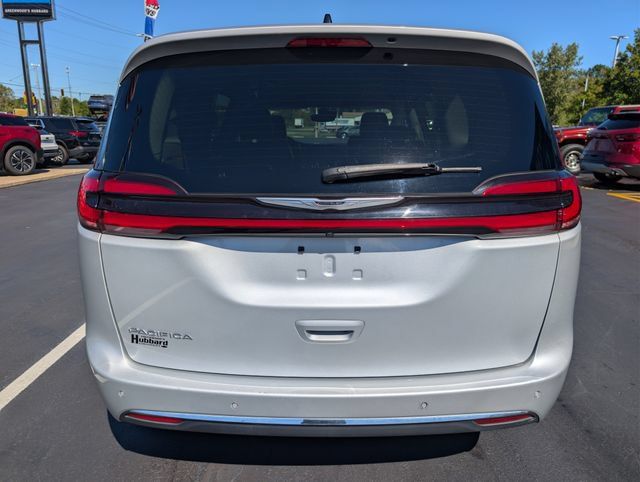 Used 2024 Chrysler Pacifica Touring-L FWD image 4