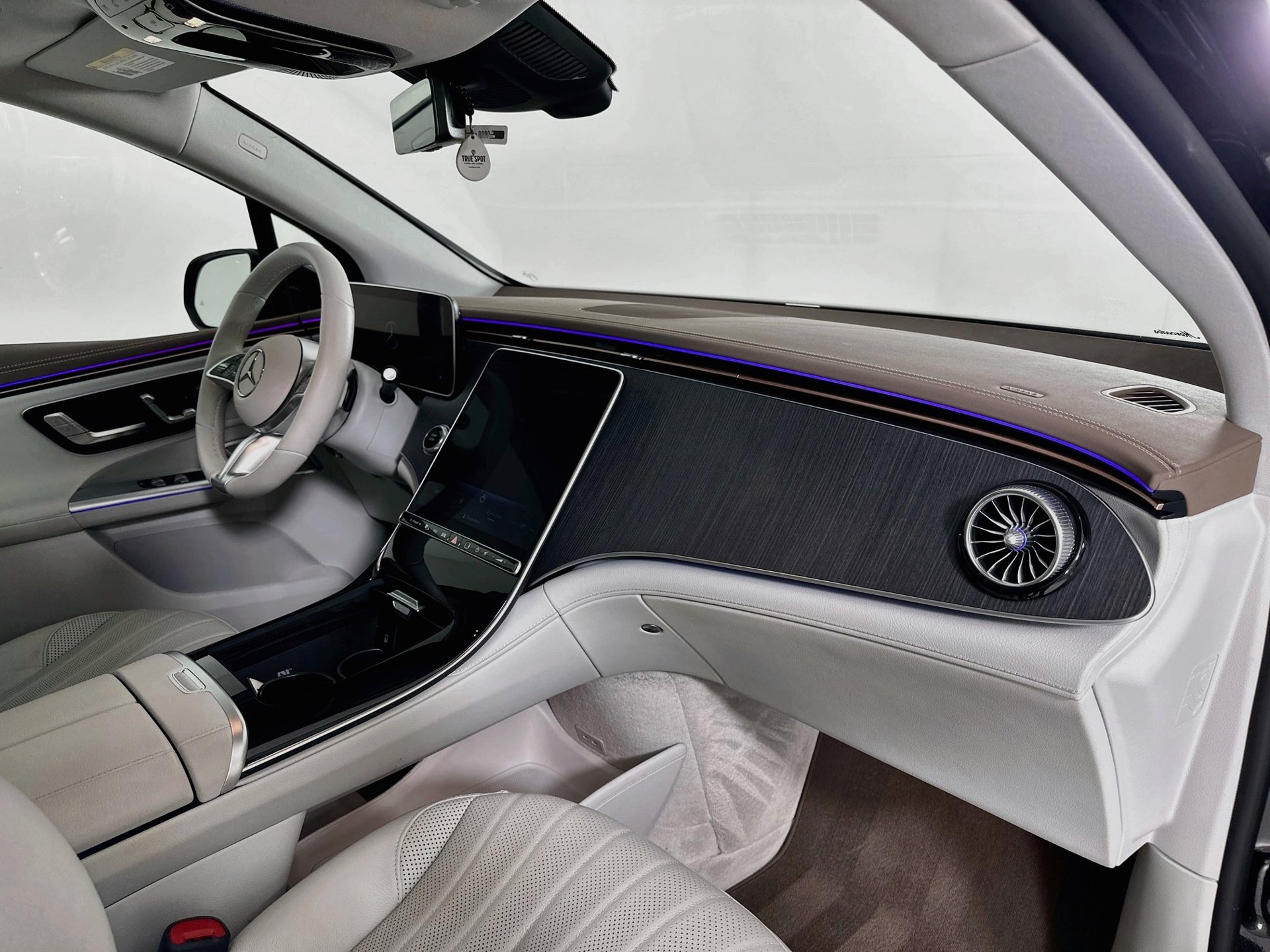 Certified 2023 Mercedes-Benz EQE 500 4MATIC SUV image 32