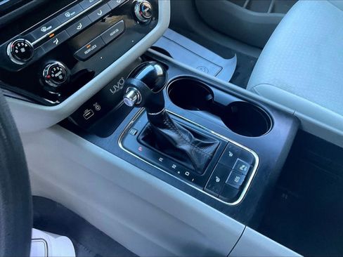 Used 2016 Kia Sedona LX w/ LX Convenience Package image 17