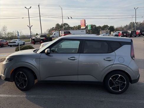 Used 2023 Kia Soul EX image 9