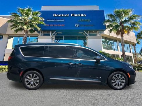 Certified 2022 Chrysler Pacifica Pinnacle FWD image 4