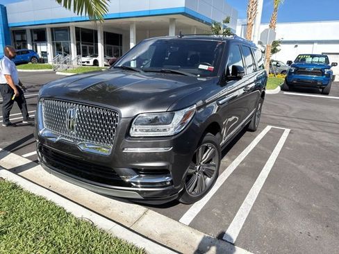 Used 2018 Lincoln Navigator L Reserve w/ Technology Package image 3