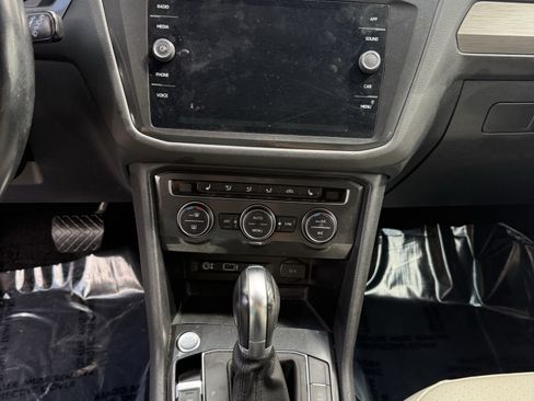 Used 2018 Volkswagen Tiguan SE AWD/4WD image 15