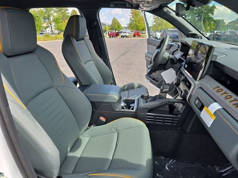 New 2025 Toyota 4Runner Trailhunter AWD/4WD image 10