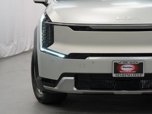 Used 2024 Kia EV9 Land image 7