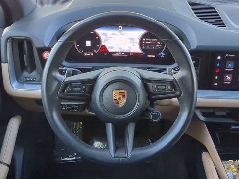 Used 2024 Porsche Cayenne image 25