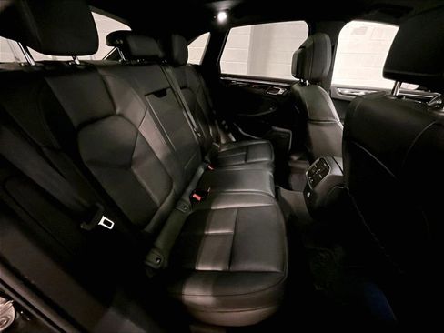 Used 2025 Porsche Macan image 21