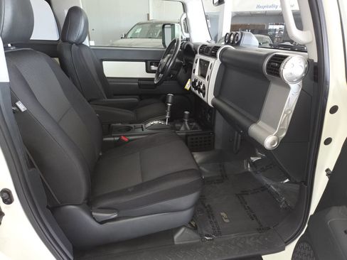 Used 2014 Toyota FJ Cruiser 4WD w/ Upgrade Package image 27