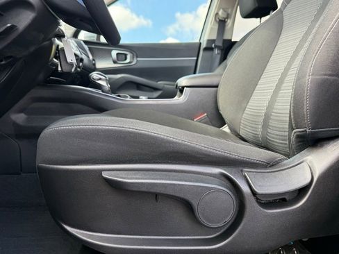 Used 2023 Kia Sorento LX FWD image 9