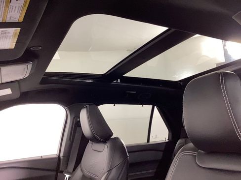 Used 2024 Ford Explorer ST image 32