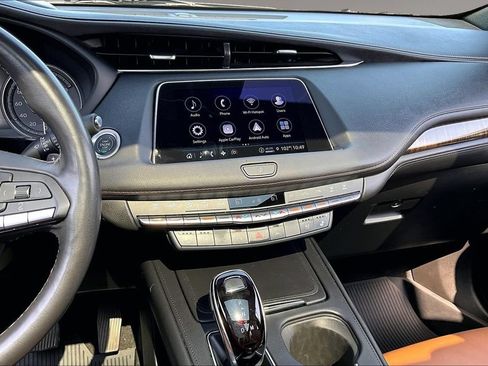 Used 2023 Cadillac XT4 Premium Luxury w/ Technology Package FWD image 6