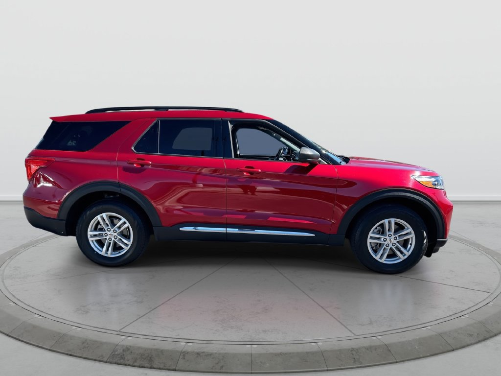 Used 2022 Ford Explorer XLT w/ Equipment Group 202A AWD/4WD image 9