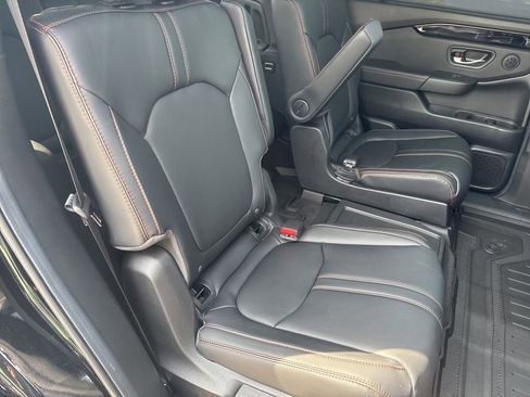 Used 2025 Honda Pilot TrailSport image 44